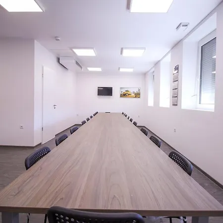 Turbo Szallo Kalocsa Hotel apartamentowy *